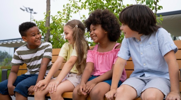 alunos conversando, perfil comportamental estudante